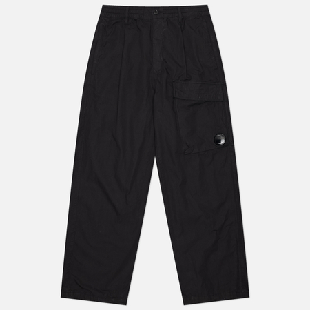 фото Мужские брюки c.p. company micro-reps boxy cargo lens garment dyed, цвет чёрный, размер 50
