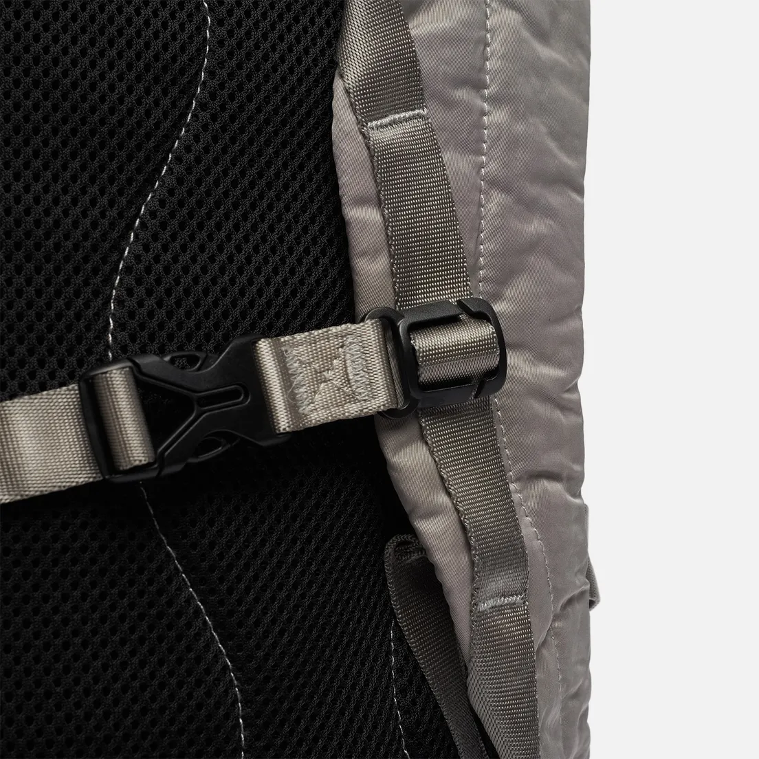 C.P. Company Рюкзак Nylon Satin Garment Dyed Travel