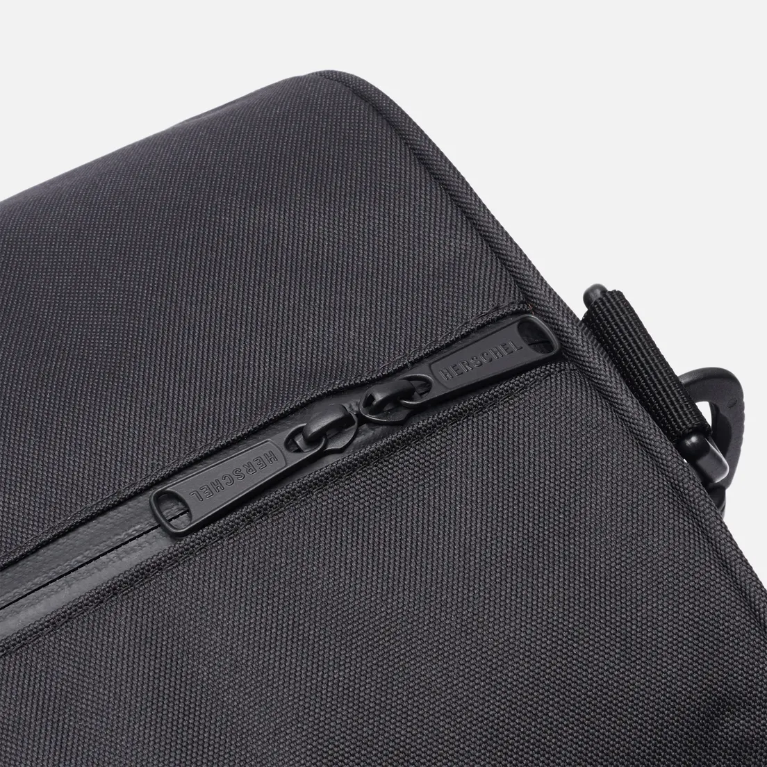 Herschel Supply Co. Дорожная сумка Novel