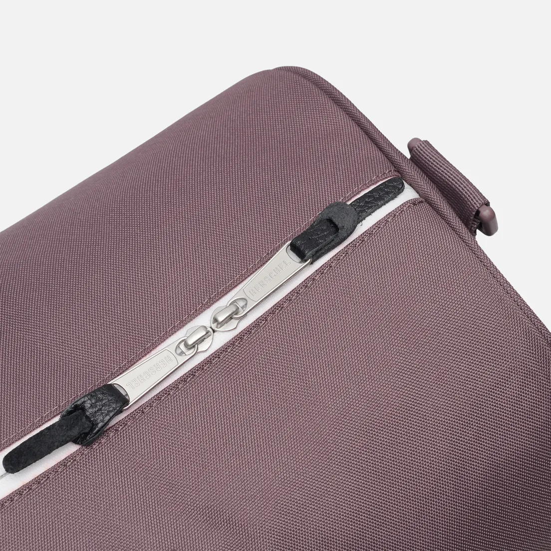 Herschel Supply Co. Дорожная сумка Novel Mid-Volume