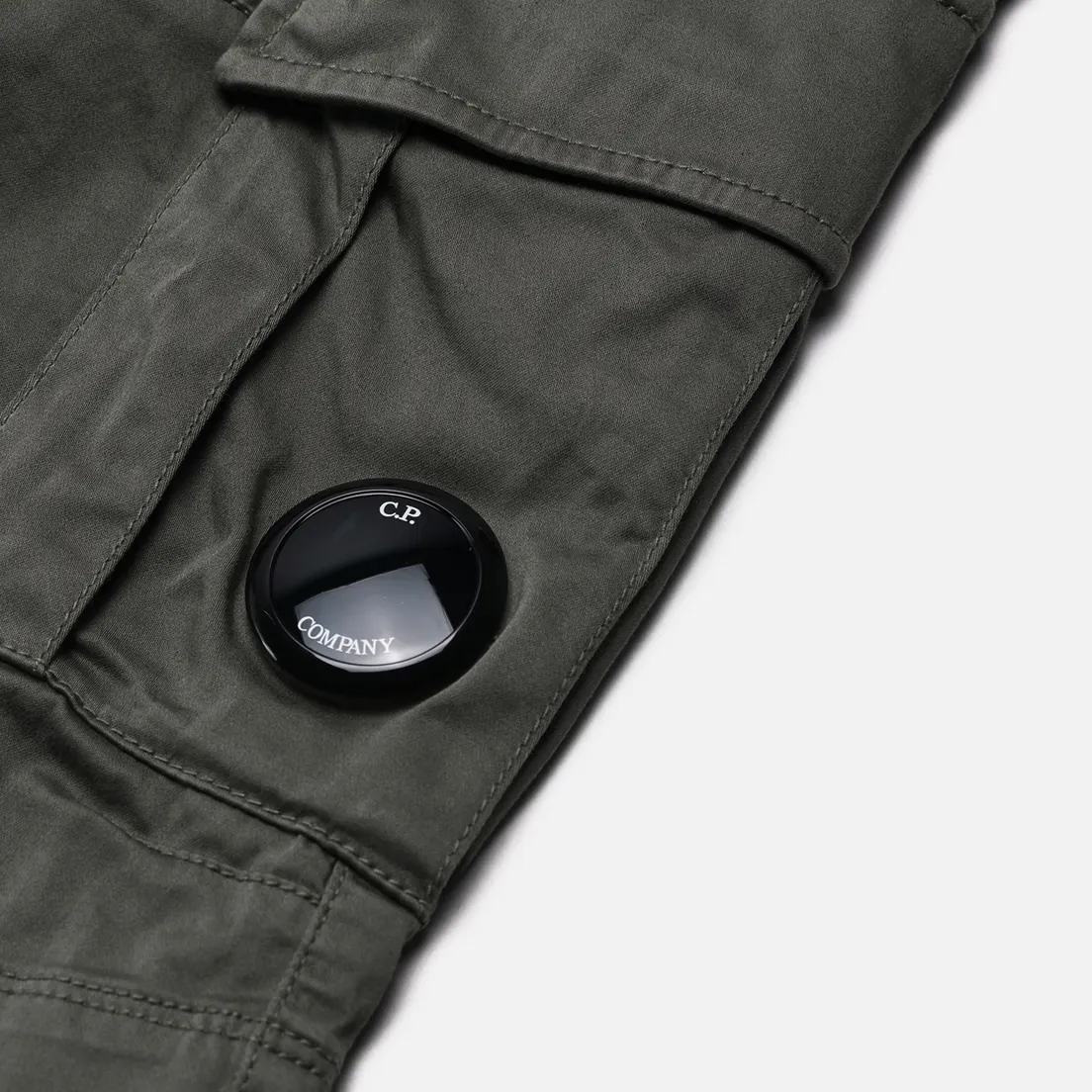 C.P. Company Мужские шорты Stretch Sateen Cargo Lens Detail