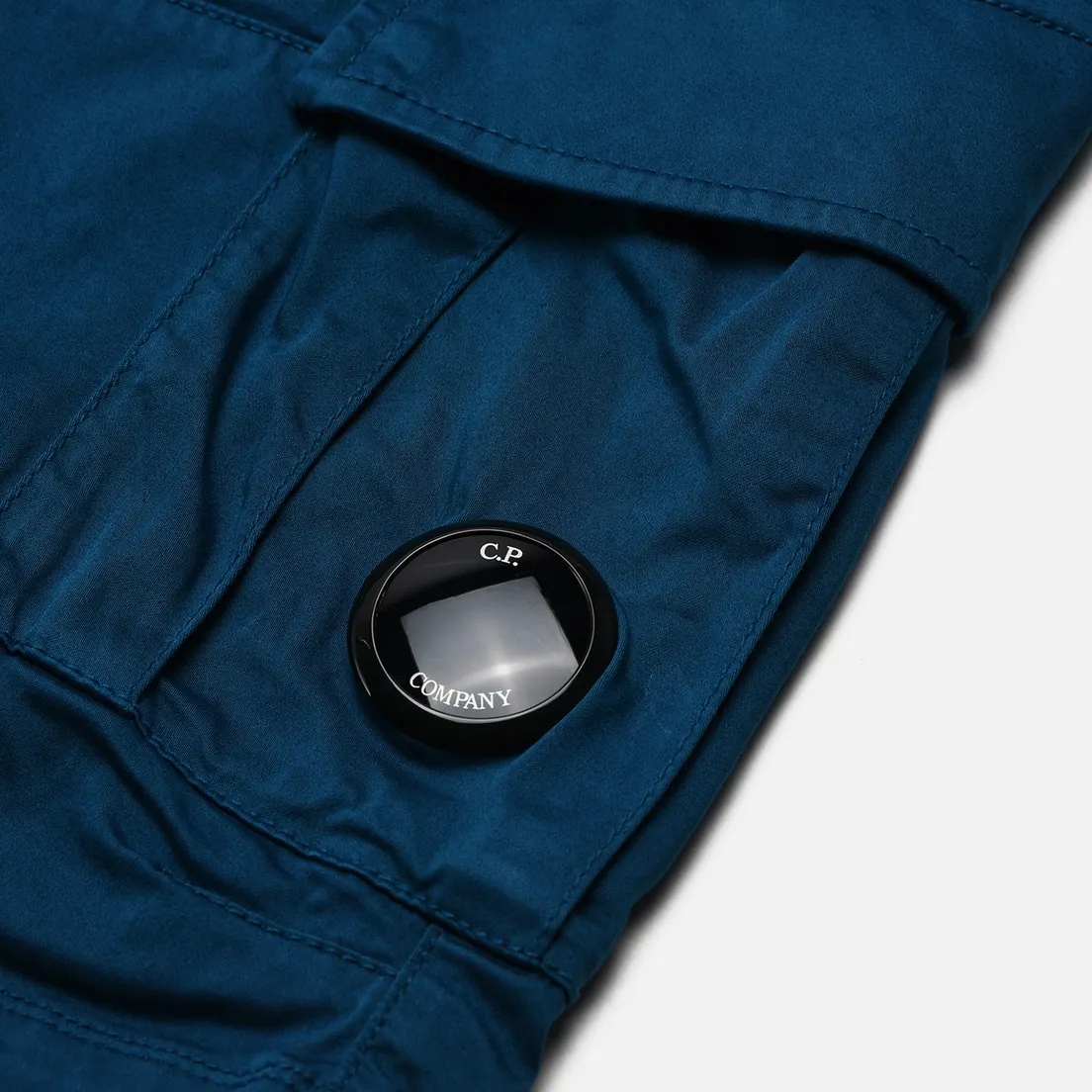 C.P. Company Мужские шорты Stretch Sateen Cargo Lens Detail