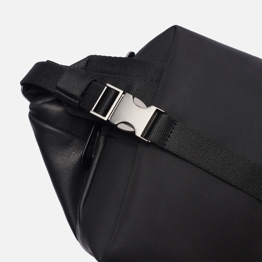 Cote&Ciel Сумка на пояс Isarau Small Alias Cowhide Leather