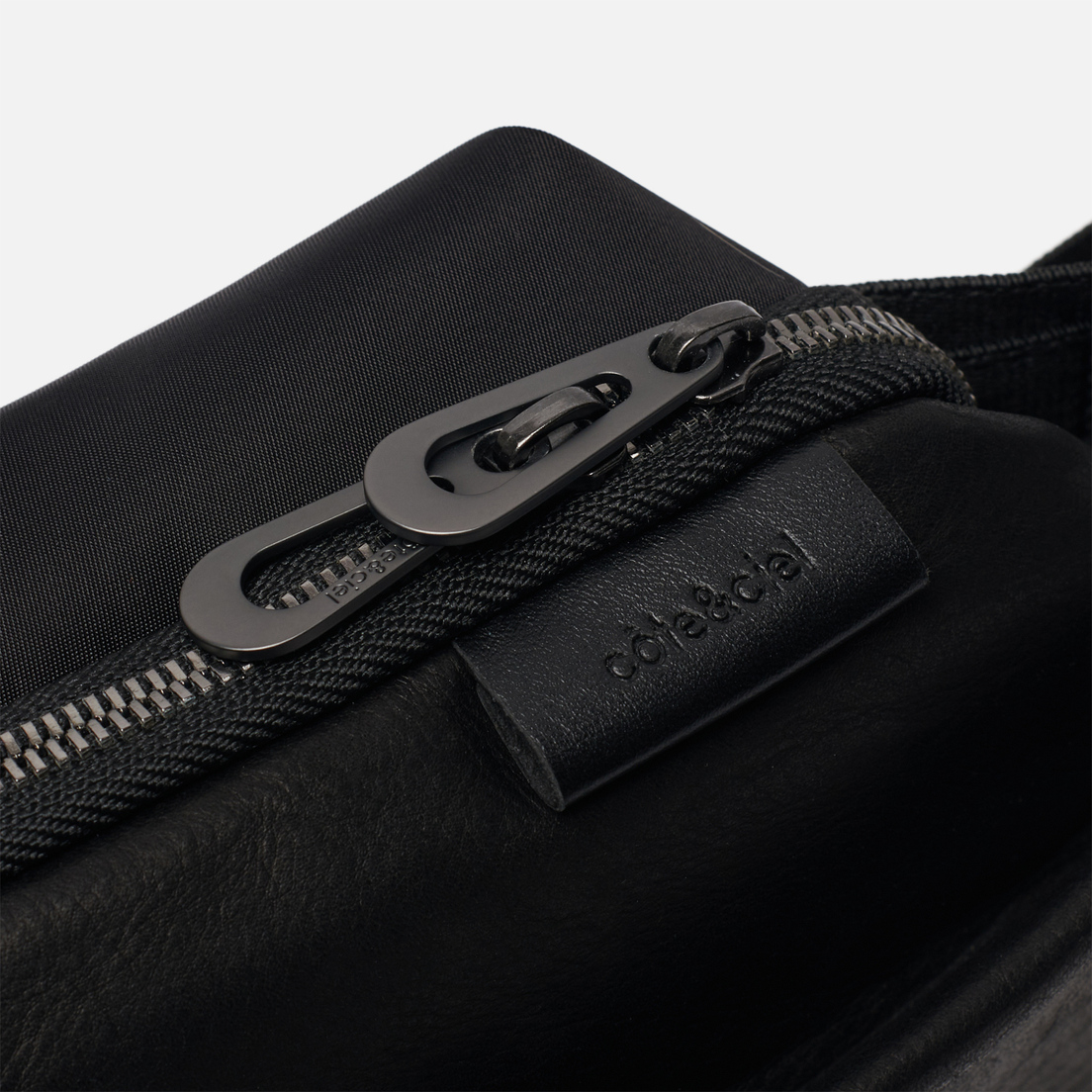 Cote&Ciel Сумка на пояс Isarau Small Alias Cowhide Leather