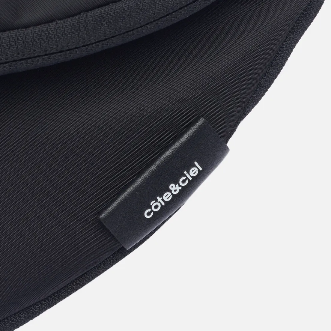 Cote&Ciel Сумка на пояс Hala Small Snow Logo