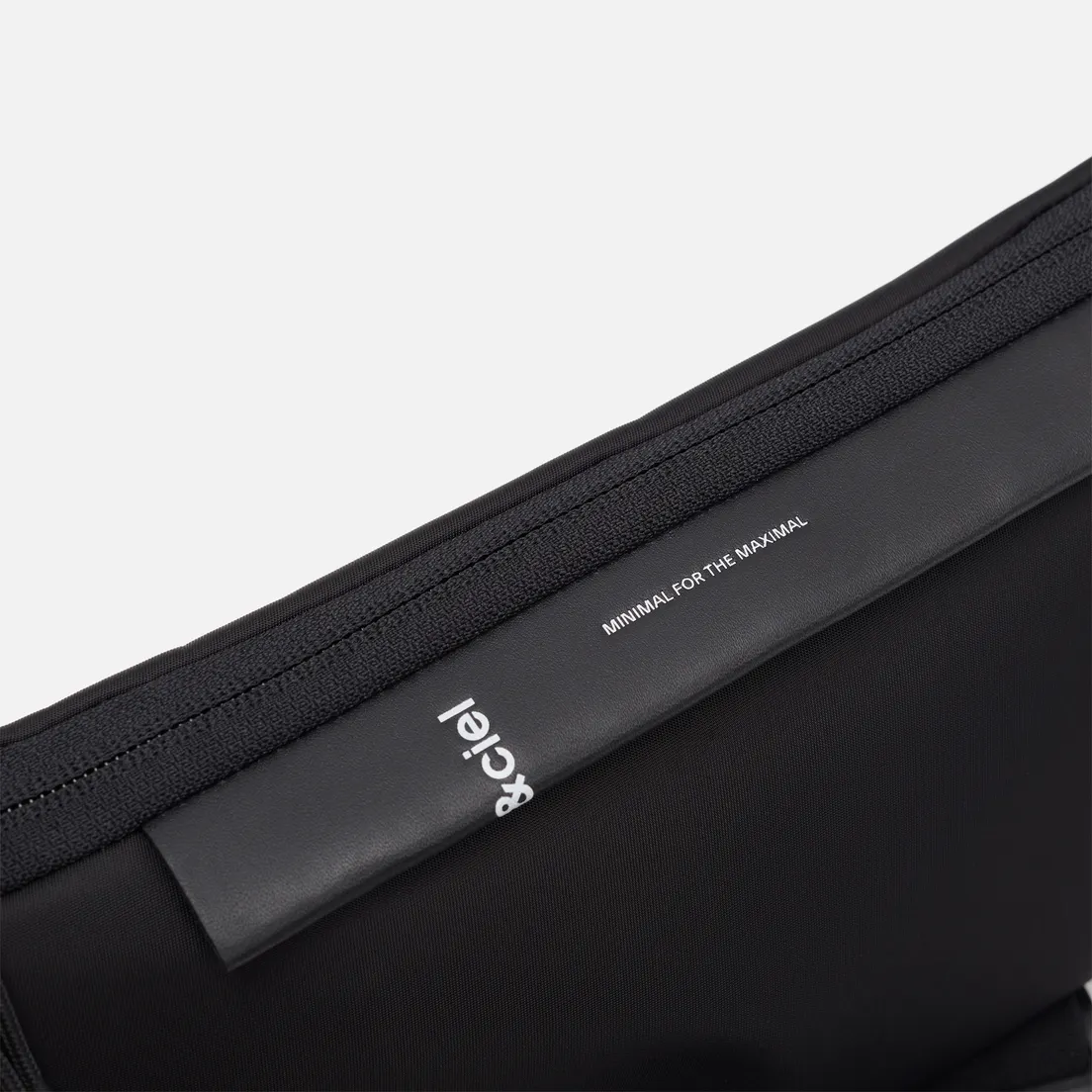 Cote&Ciel Сумка на пояс Isarau Small Sleek