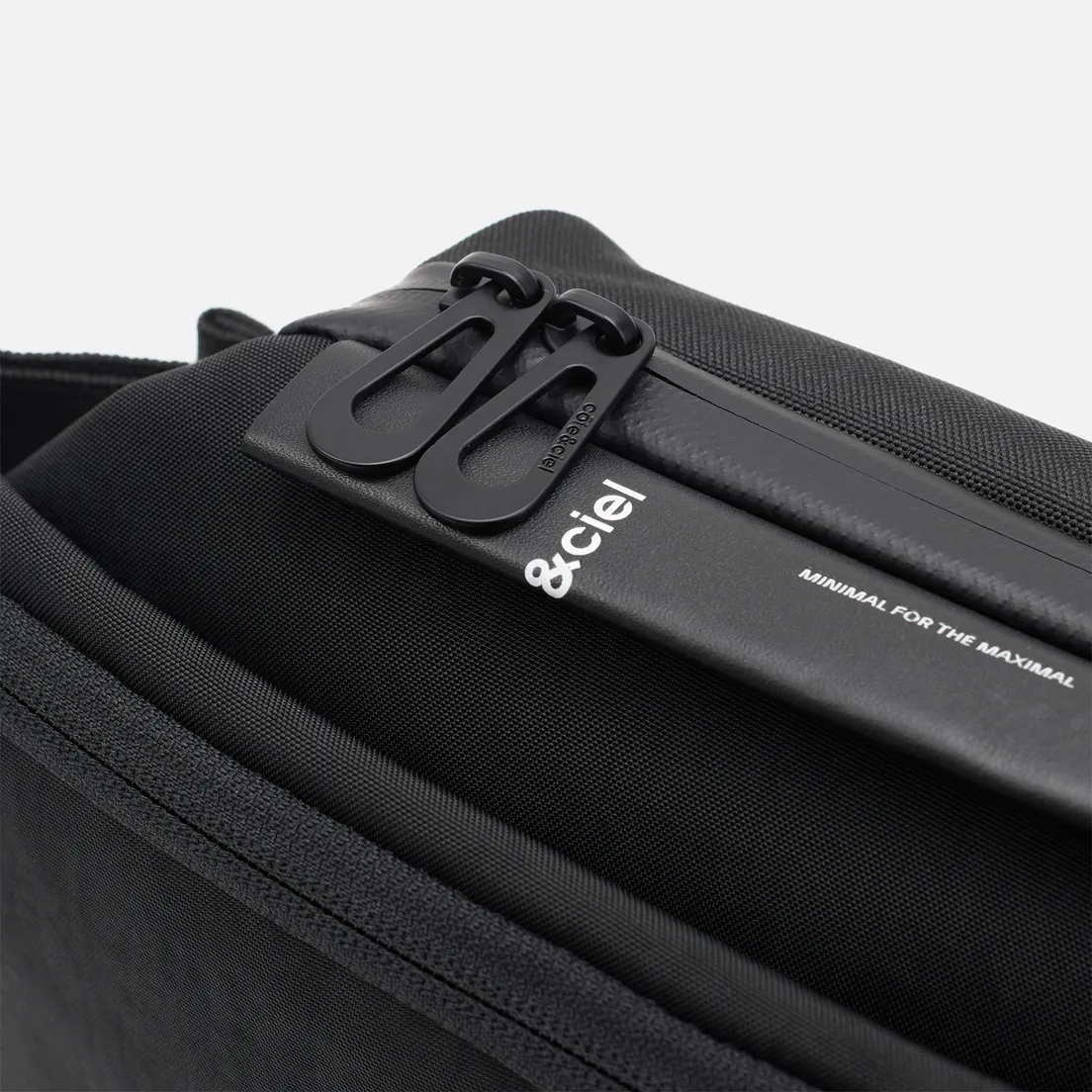 Cote&Ciel Сумка на пояс Isarau Small Round Carbon