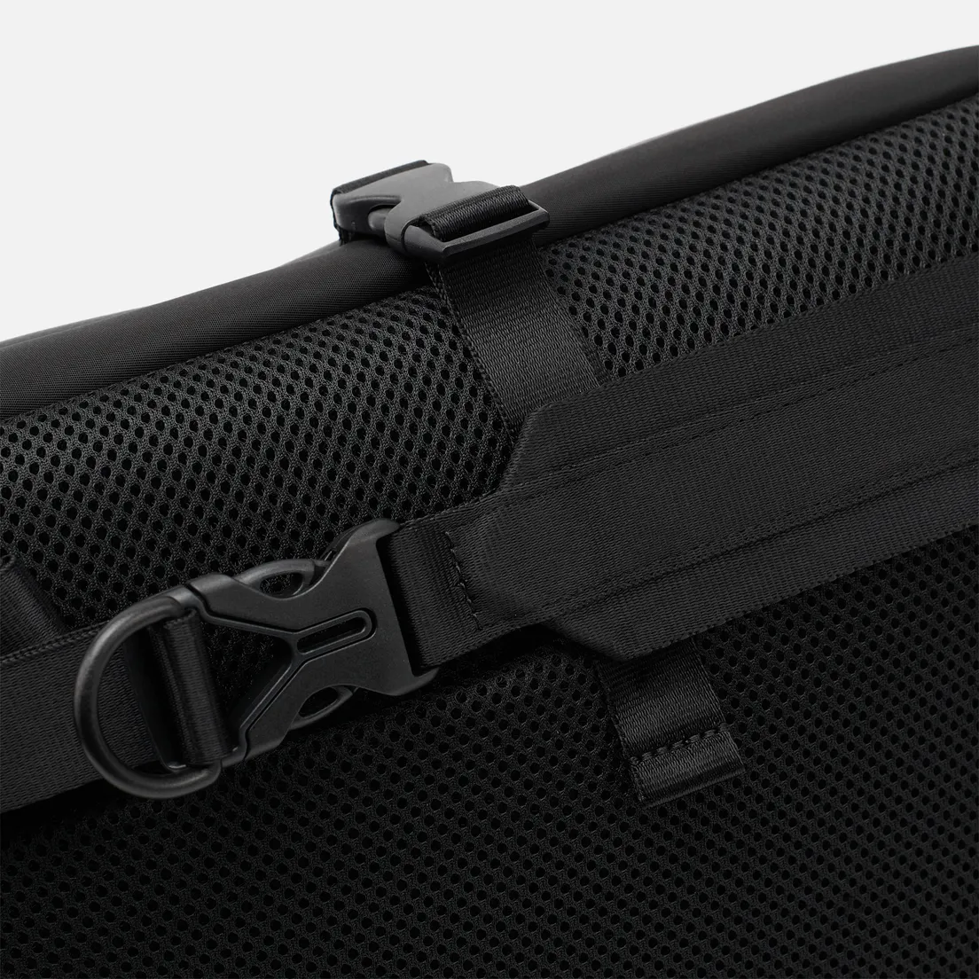 Cote&Ciel Сумка на пояс Isarau Large Sleek