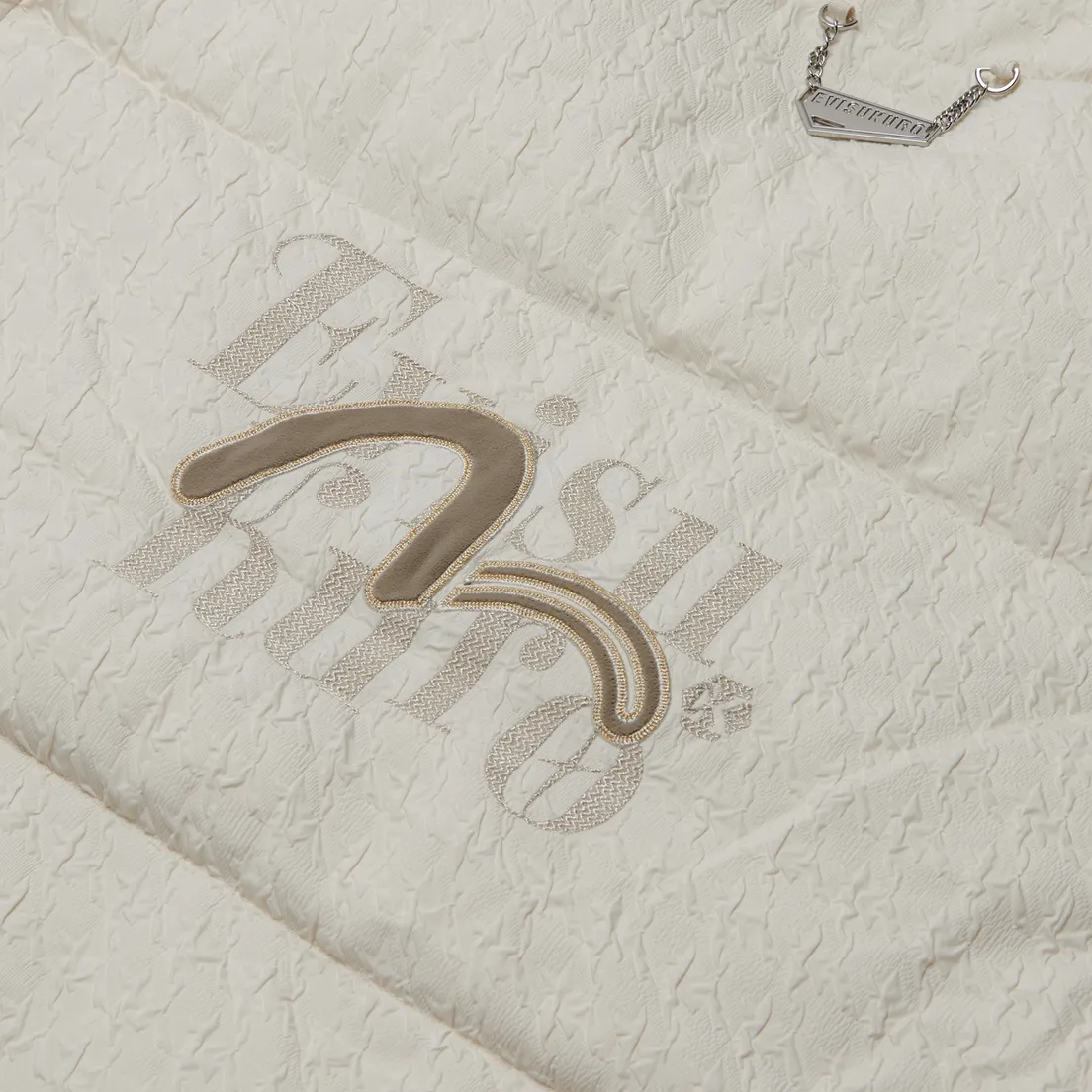 Evisu Женский пуховик Evisukuro Embroidered Seagull Appliqued Down