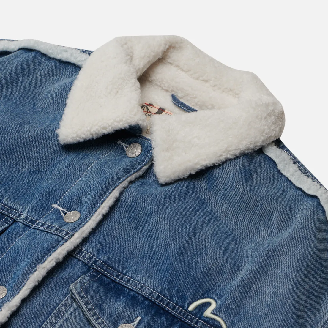 Evisu Женская джинсовая куртка Daruma & Fortune Cat Embroidered Sherpa-Lined Denim