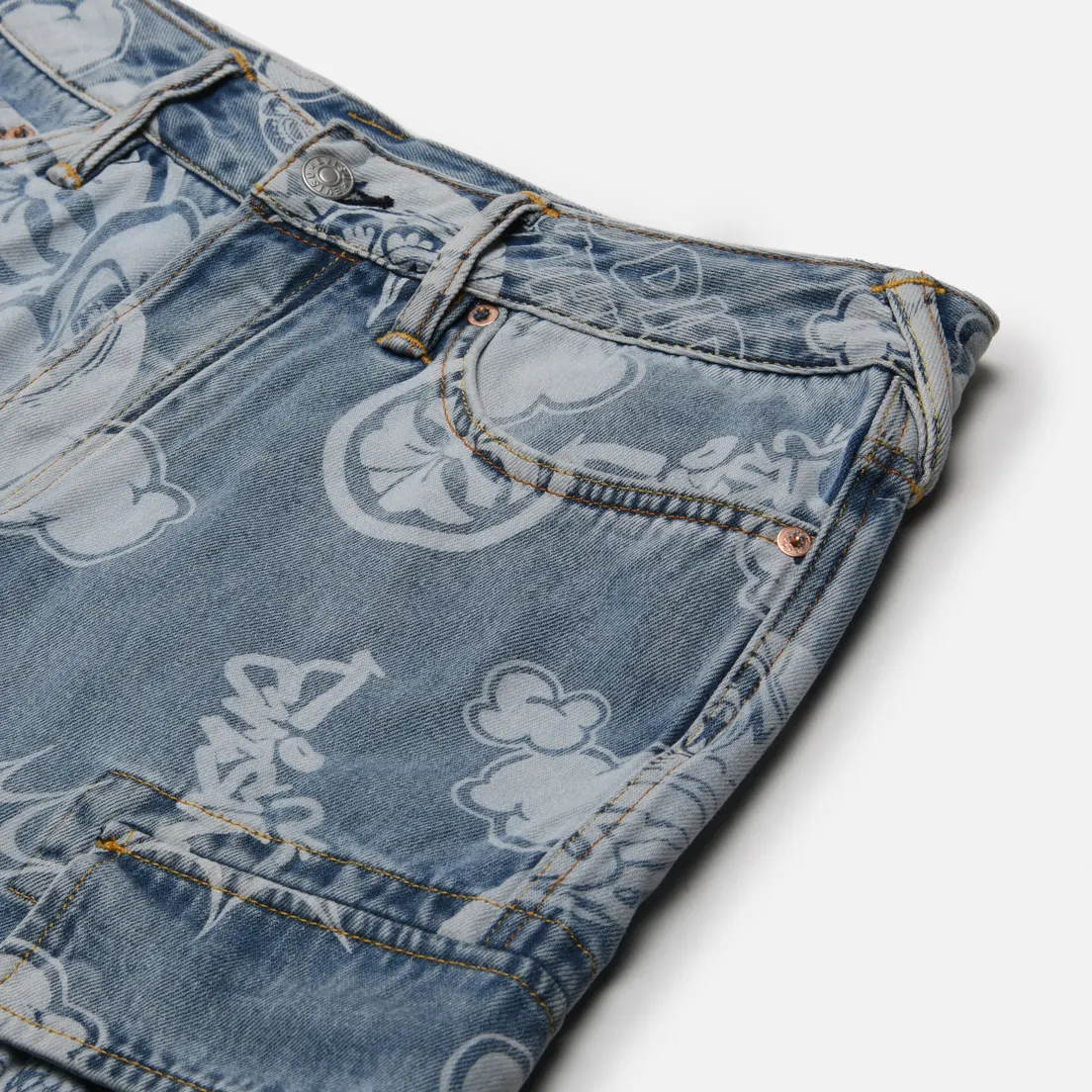 Evisu Мужские шорты Heritage Graffiti Daruma All Over Discharged Denim Cargo