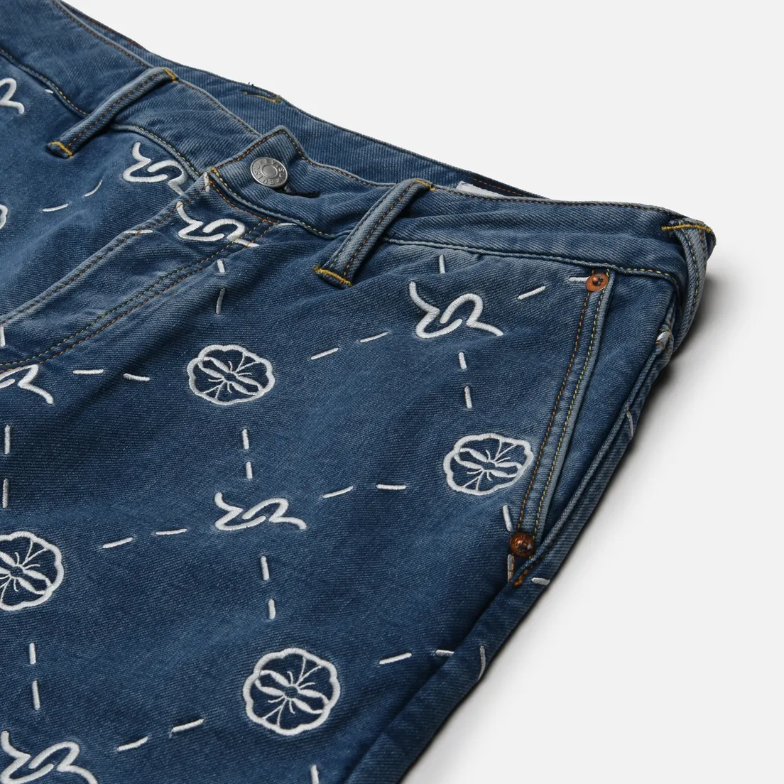 Evisu Мужские джинсы Heritage Monogram All Over Embroidered Denim Jogger