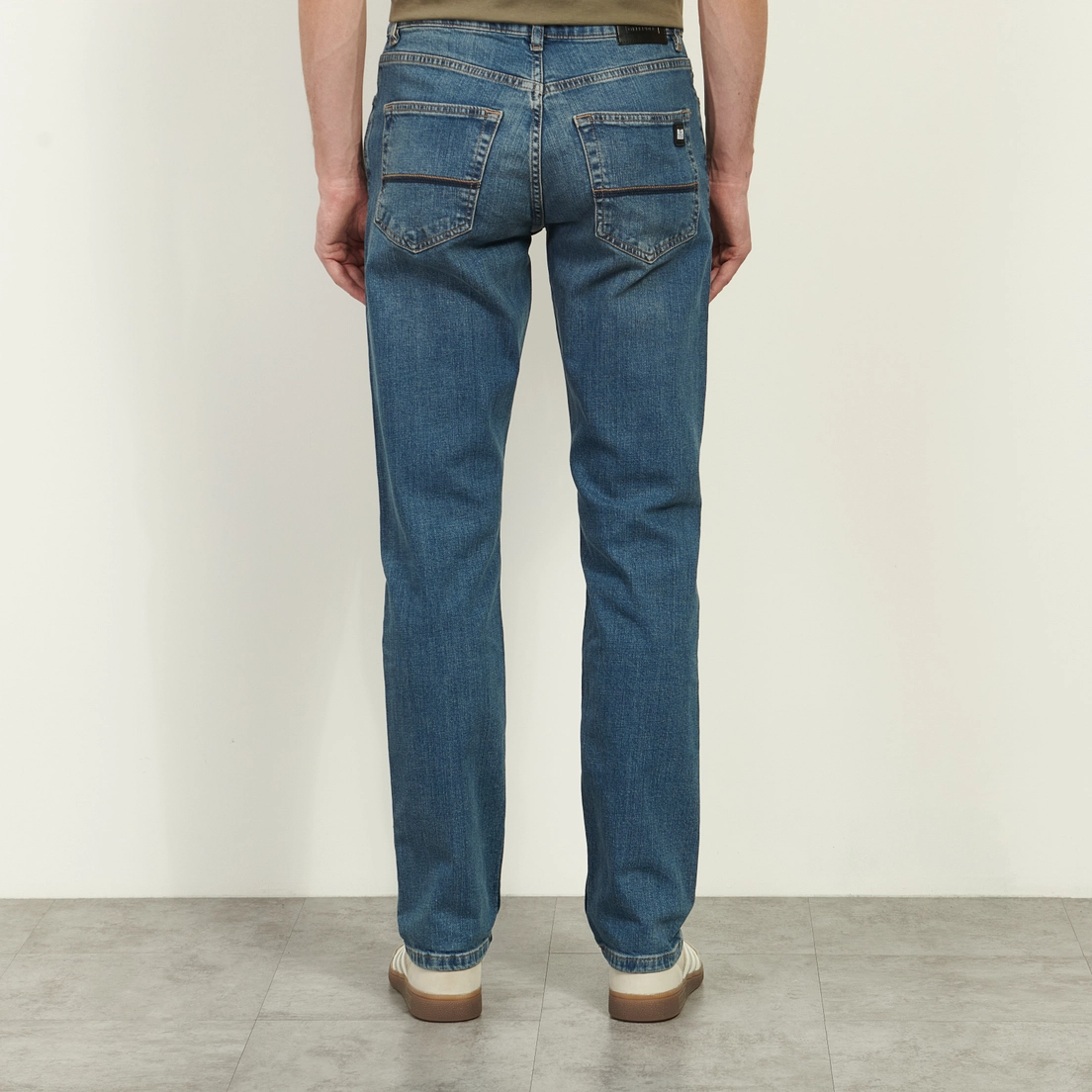 Weekend Offender Мужские джинсы 444 Tapered Fit