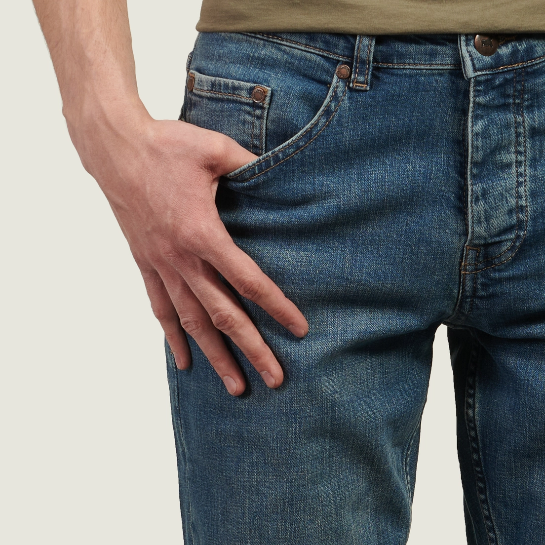 Weekend Offender Мужские джинсы 444 Tapered Fit