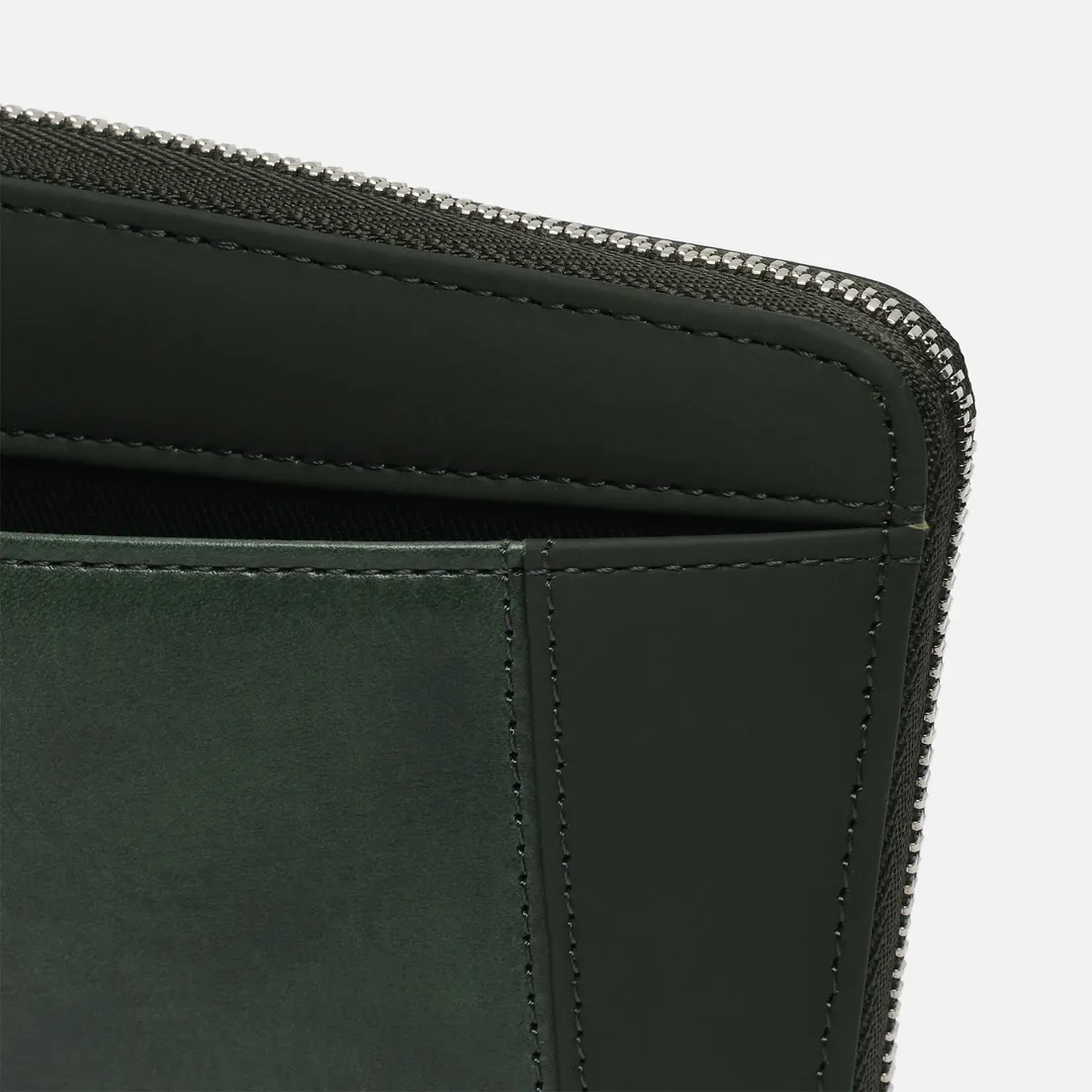 Master-piece Кошелек Essential Leather Round Zipper