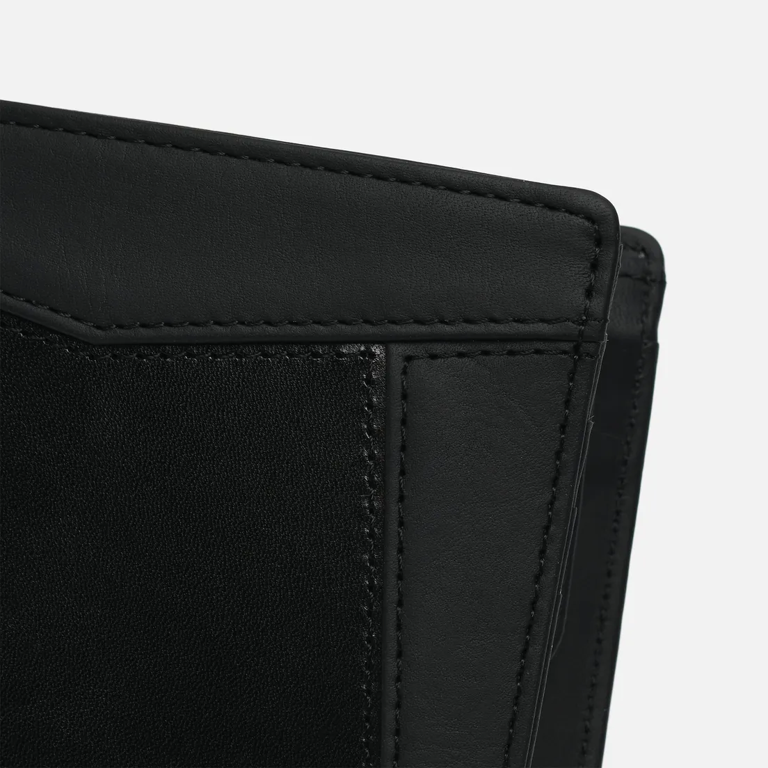 Master-piece Кошелек Essential Leather Billfold Middle