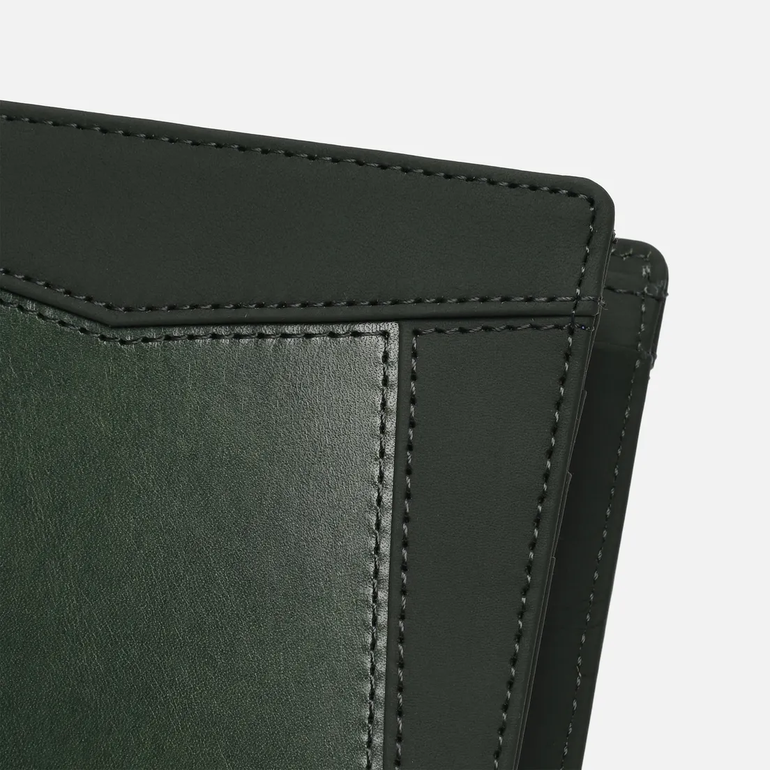 Master-piece Кошелек Essential Leather Billfold Middle
