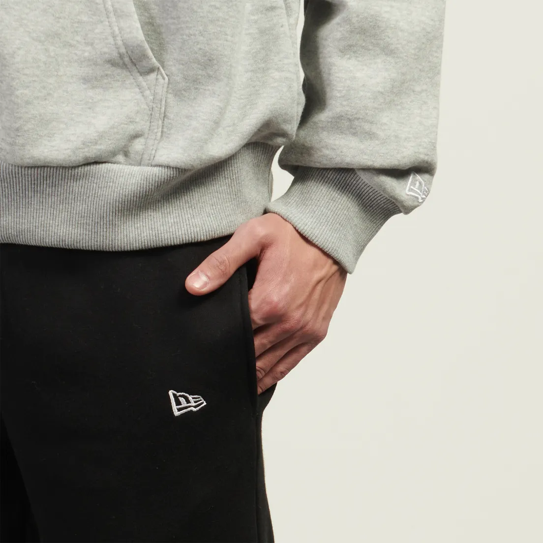 New Era Мужские брюки Essential Joggers