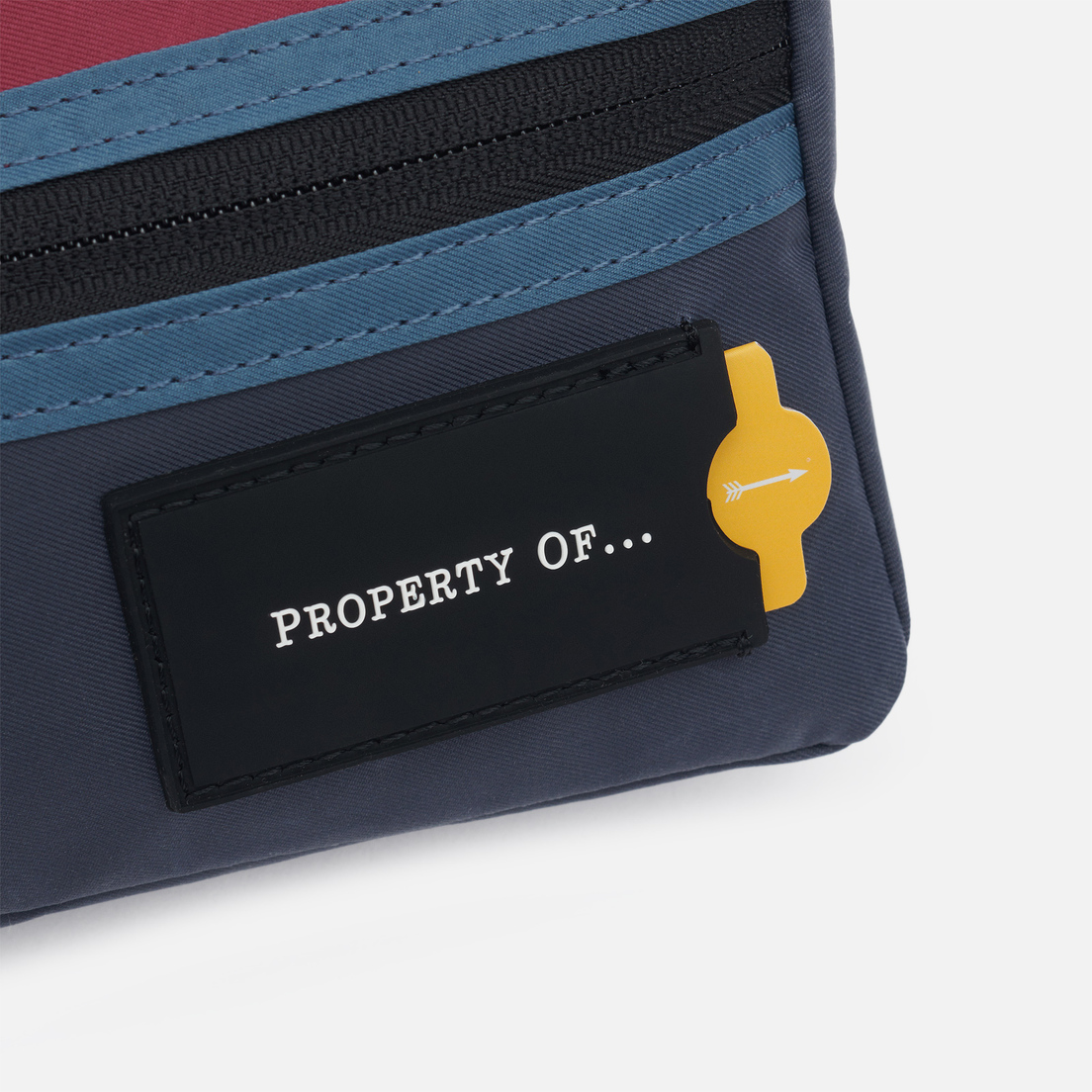 Property Of... Пенал Liv Triangle Pouch