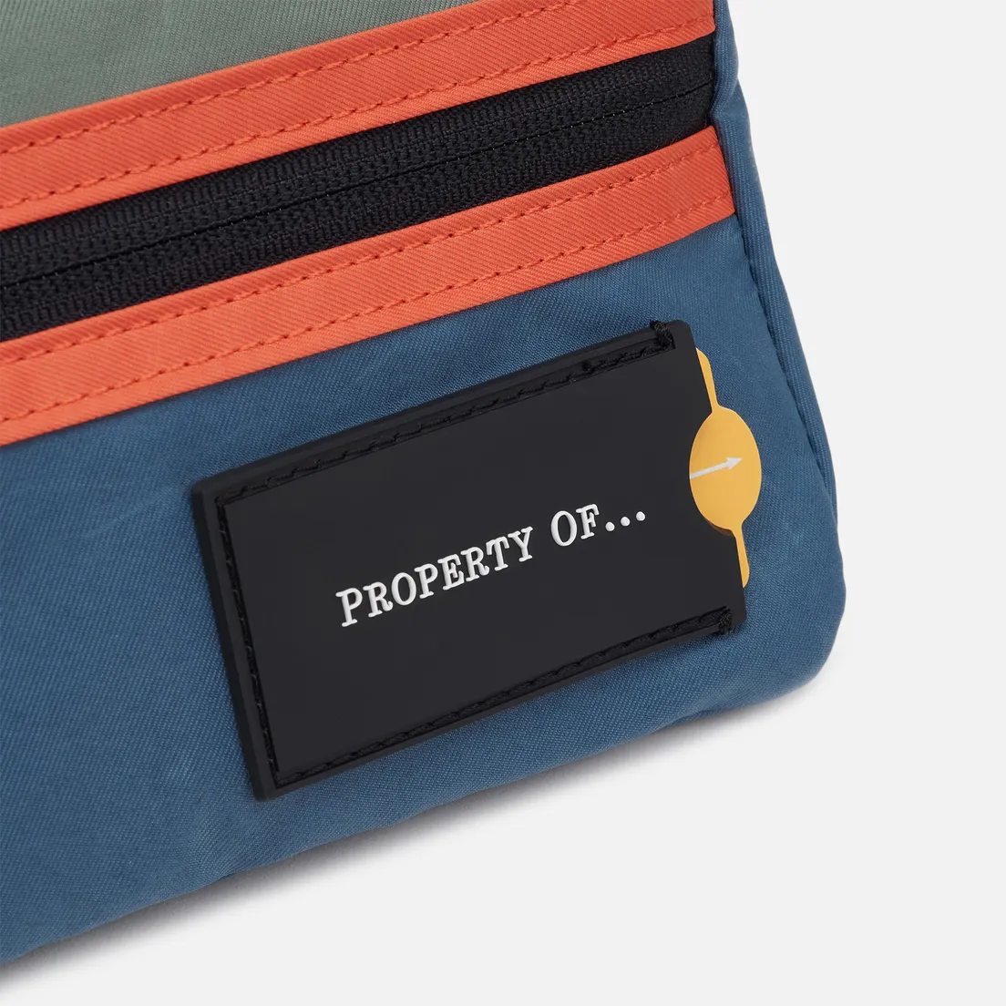 Property Of... Пенал Liv Triangle Pouch