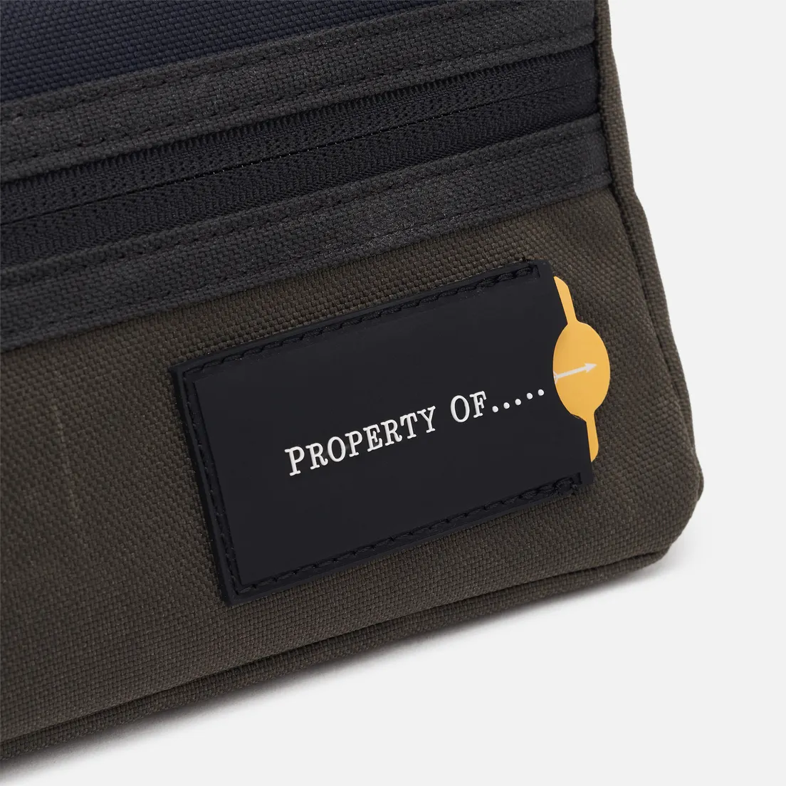 Property Of... Пенал Liv Triangle Pouch