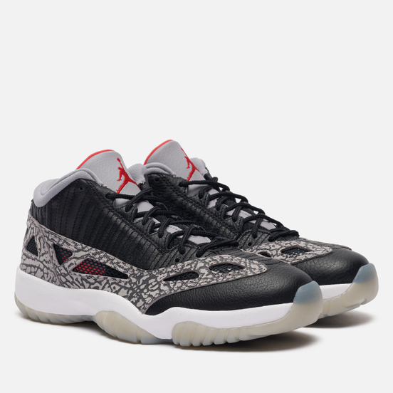 air jordan 11 retro low ie black cement