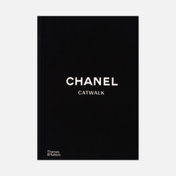 Thames & Hudson Книга Chanel Catwalk: The Complete Collections