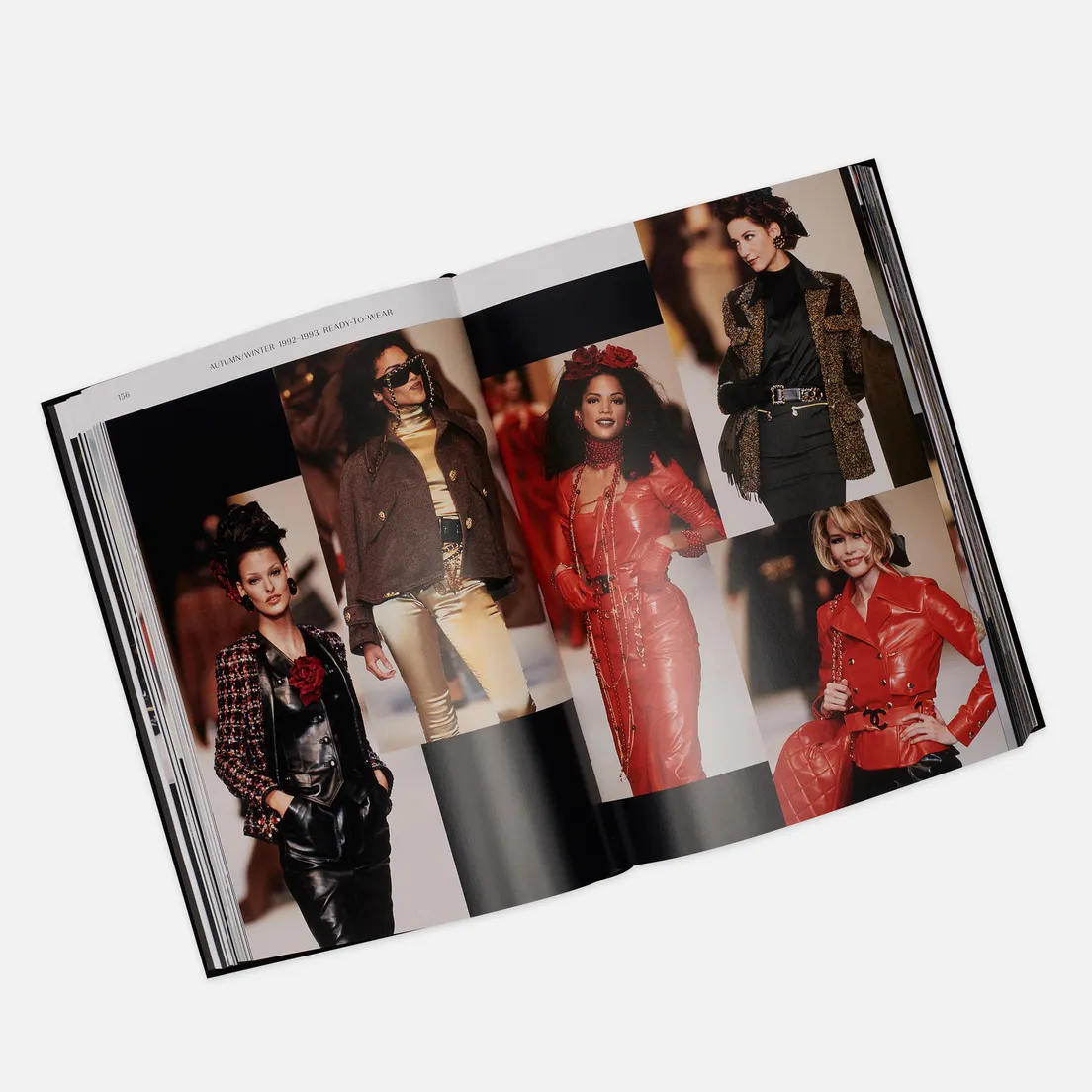 Thames & Hudson Книга Chanel Catwalk: The Complete Collections