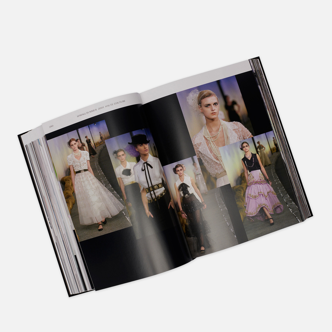 Thames & Hudson Книга Chanel Catwalk: The Complete Collections