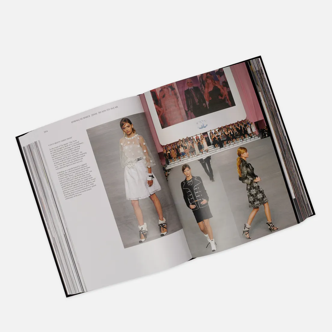 Thames & Hudson Книга Chanel Catwalk: The Complete Collections