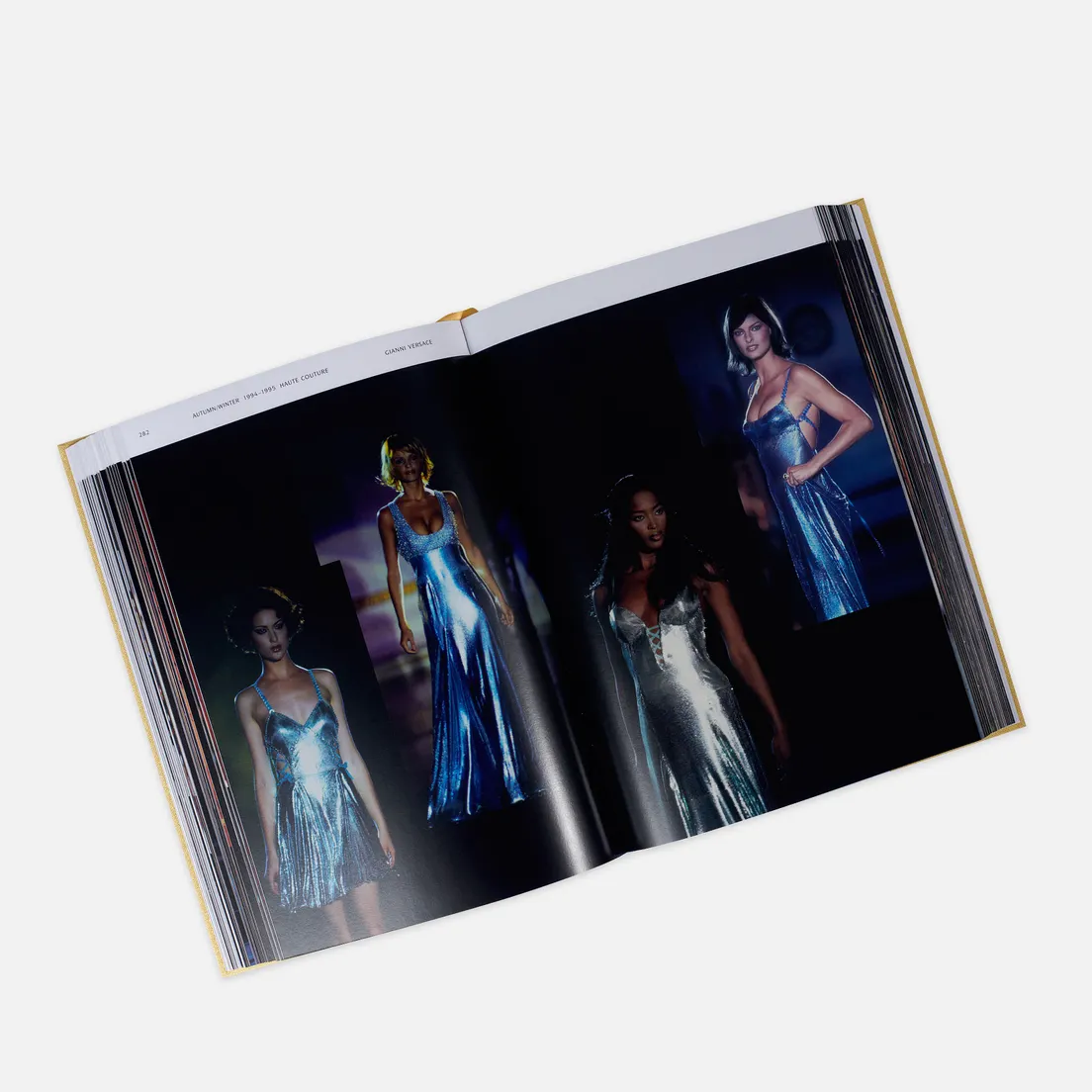 Thames & Hudson Книга Versace Catwalk: The Complete Collections