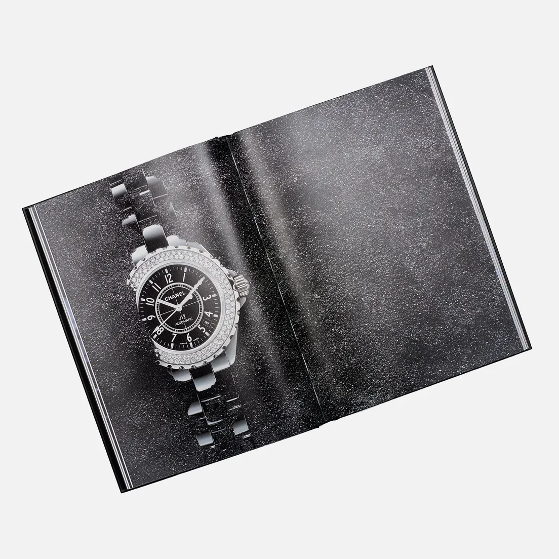 Thames & Hudson Книга Chanel Eternal Instant