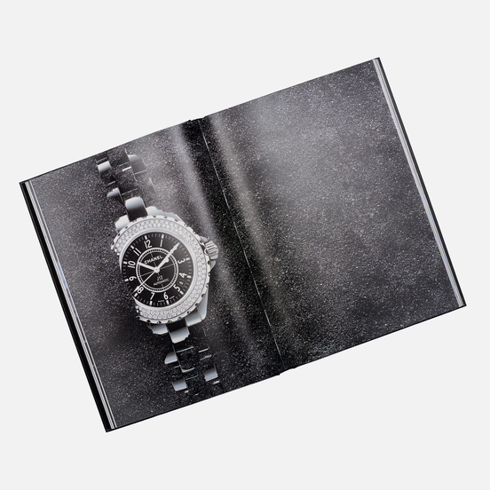 Книга Thames & Hudson Chanel Eternal Instant