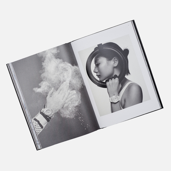 Книга Thames & Hudson Chanel Eternal Instant