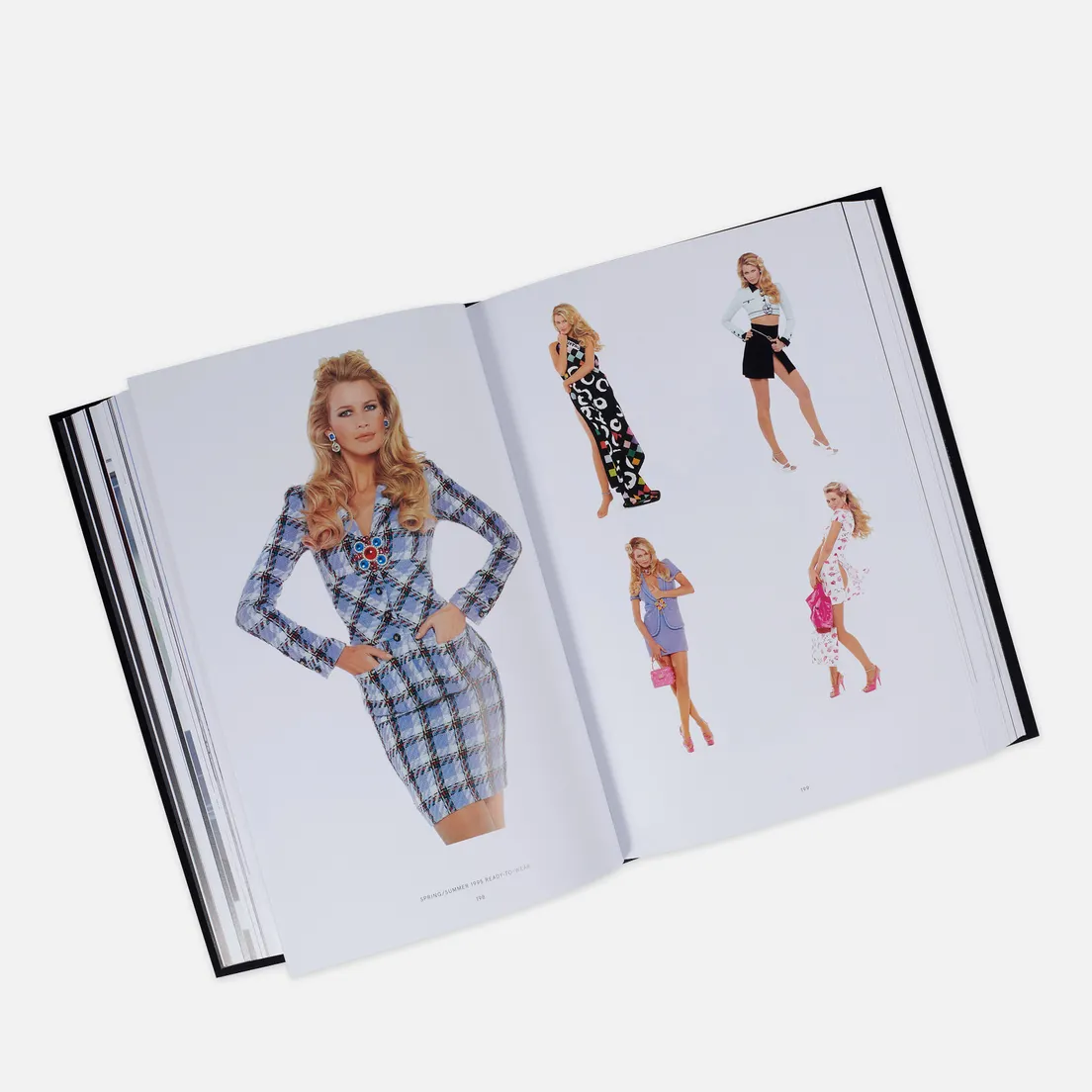 Thames & Hudson Книга Chanel: The Karl Lagerfeld Campaigns