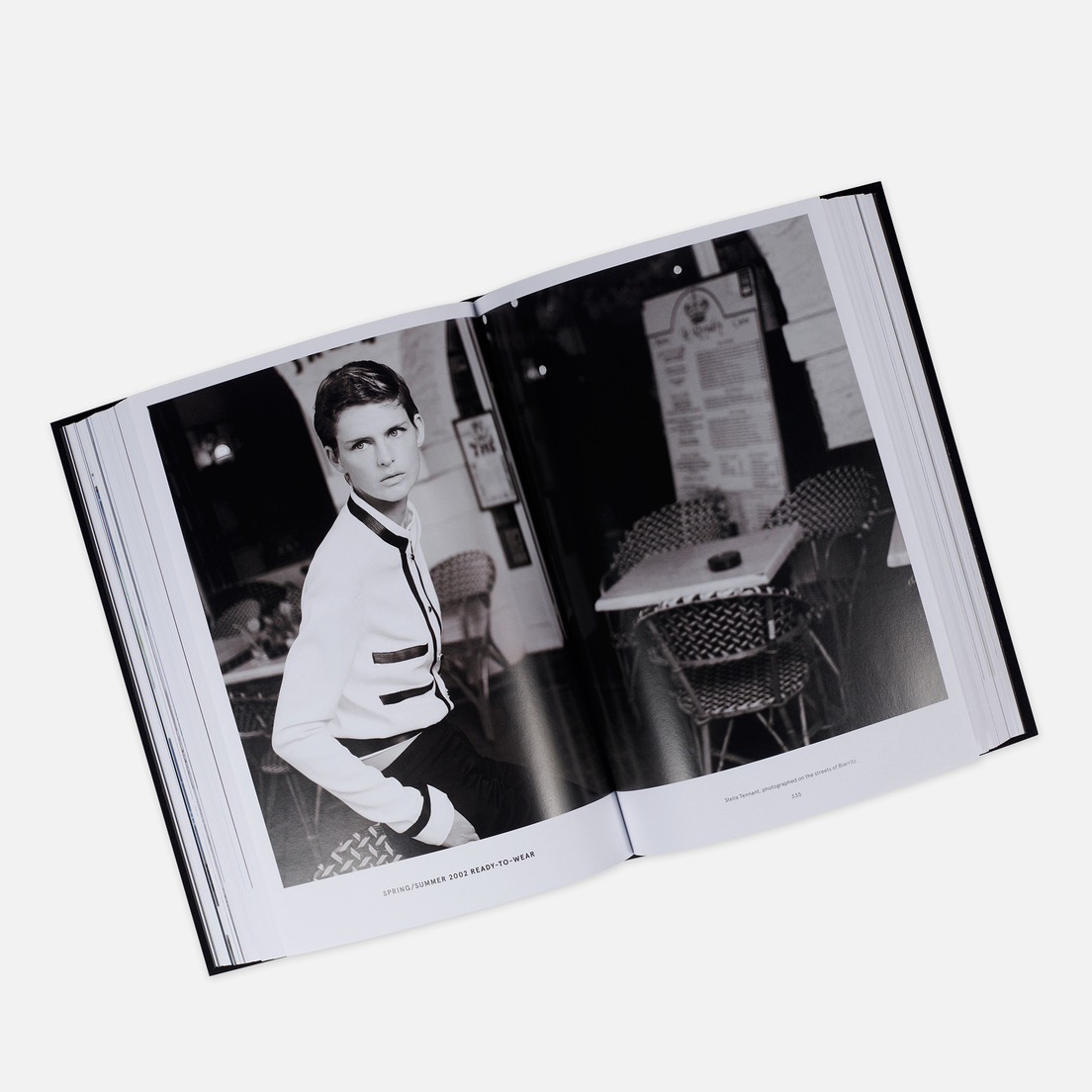 Thames & Hudson Книга Chanel: The Karl Lagerfeld Campaigns