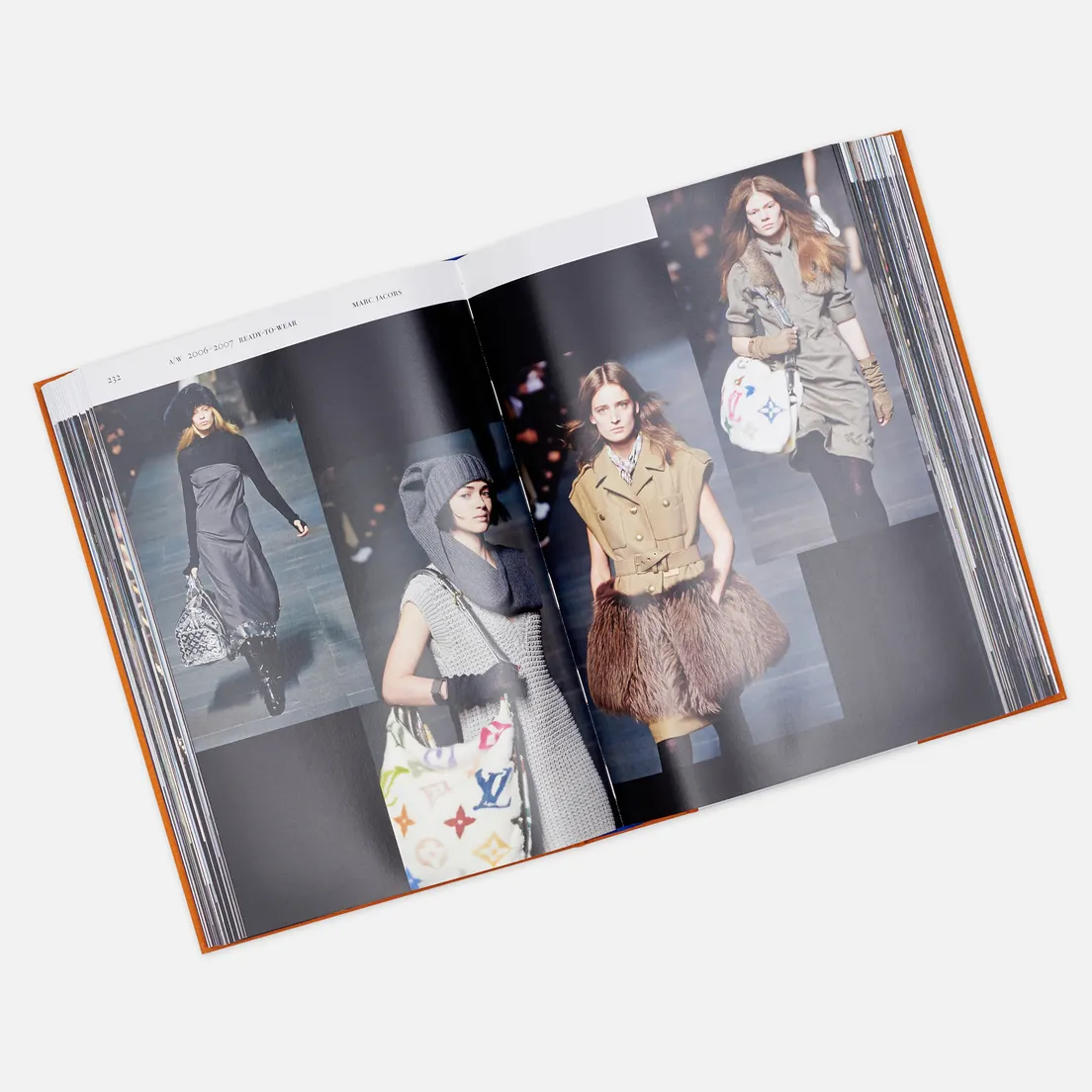 Thames & Hudson Книга Louis Vuitton: Catwalk