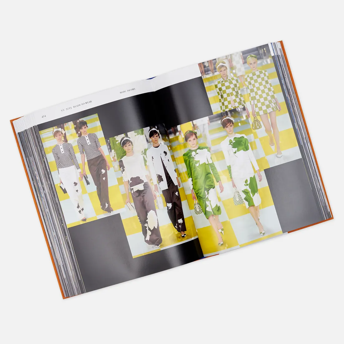 Thames & Hudson Книга Louis Vuitton: Catwalk
