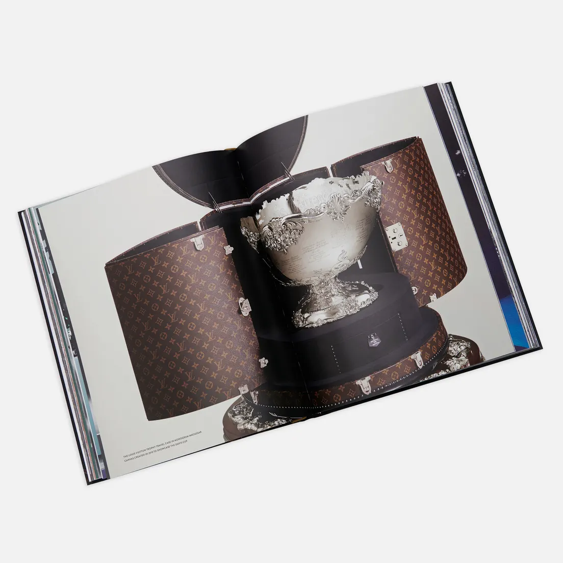 Assouline Книга Louis Vuitton: Trophy Trunks