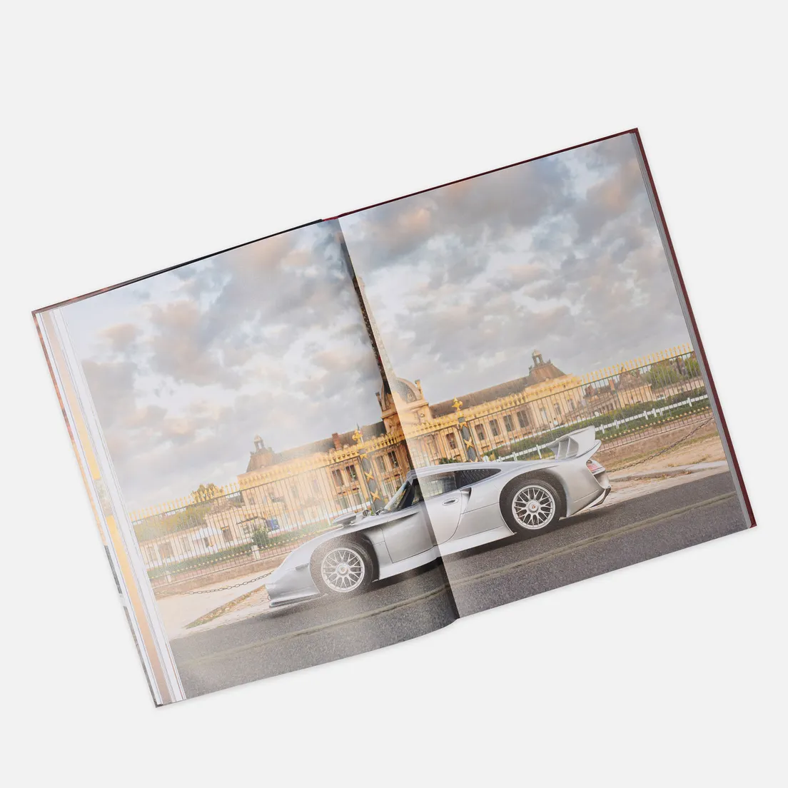 Lannoo Книга Iconic Cars: The Greatest Modern Classics