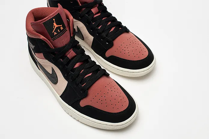 Air Jordan 1 Mid Canyon Rust WMNS: зной пустыни