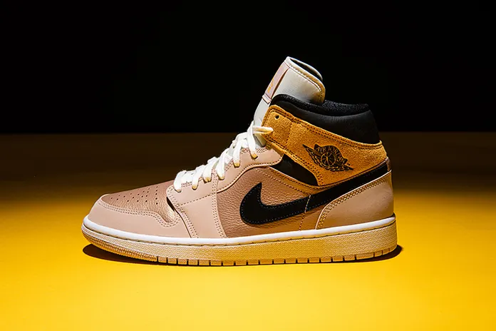 Air Jordan 1 Mid SE Particle Beige WMNS: в оттенках бежевого