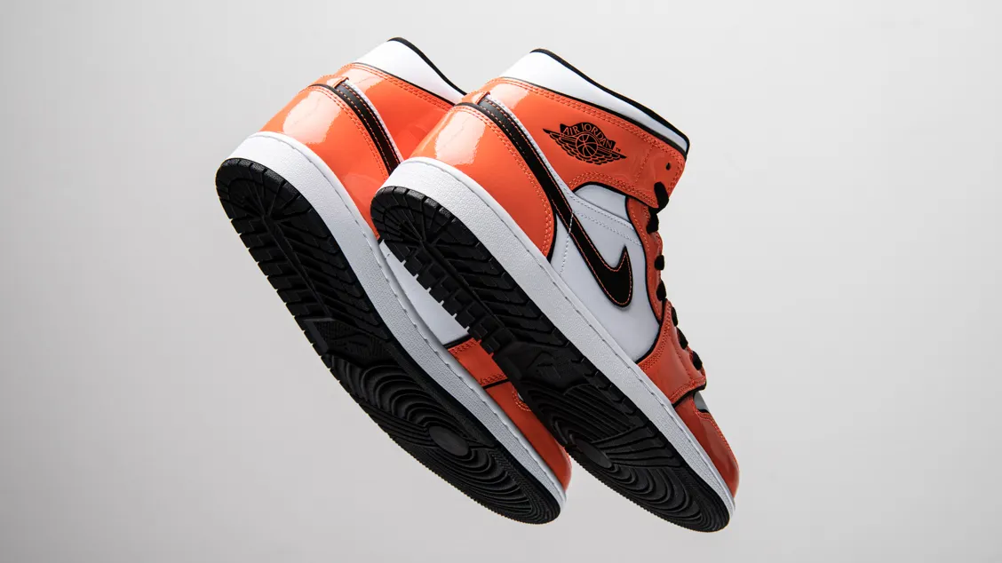 Air Jordan 1 Mid SE Turf Orange: лакированный рыжий