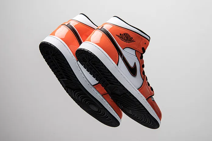 Air Jordan 1 Mid SE Turf Orange: лакированный рыжий