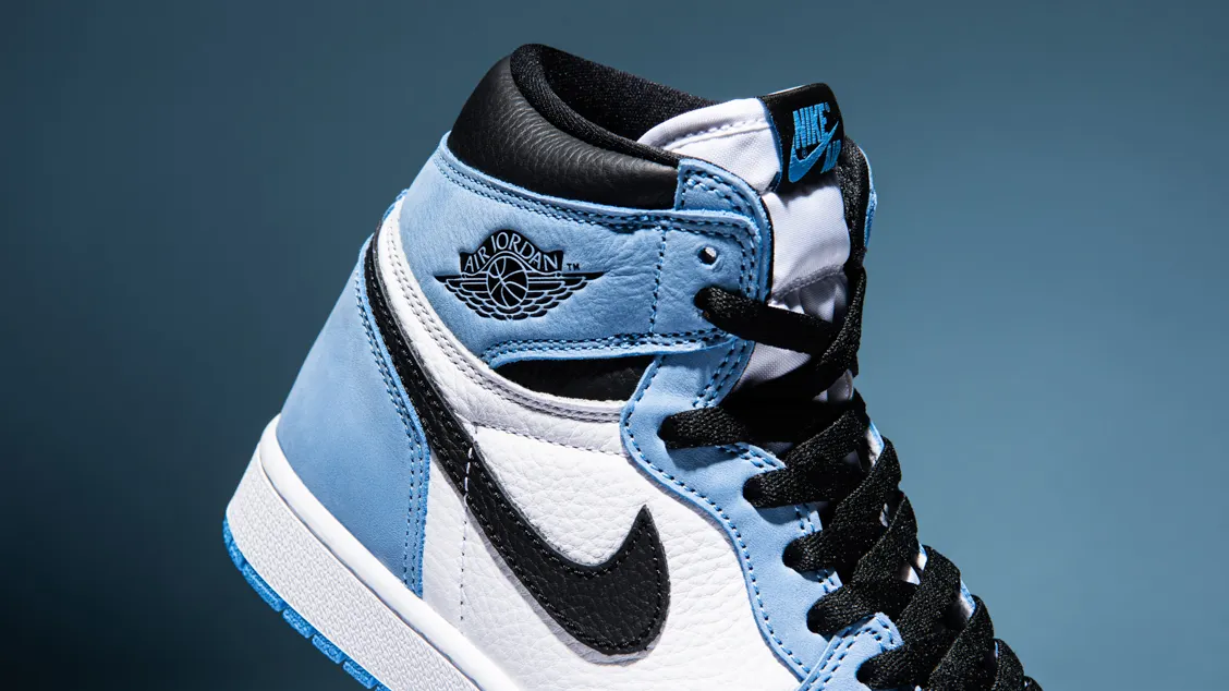 Air Jordan 1 Retro High OG University Blue: студенческая жизнь