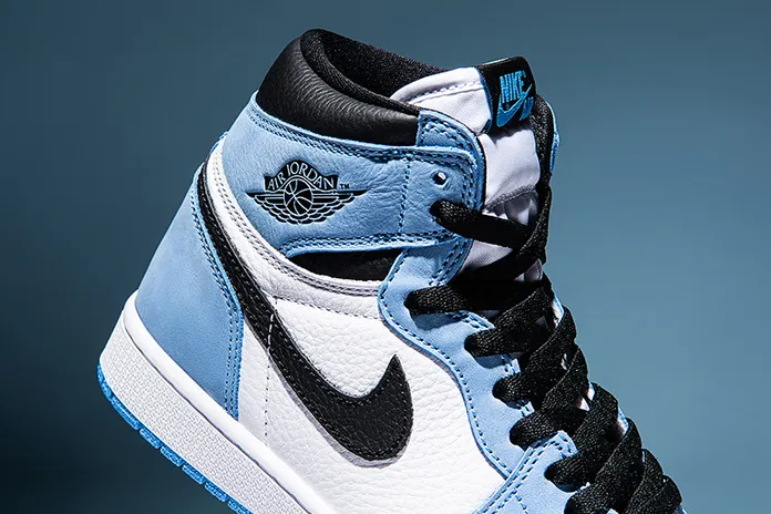 Air Jordan 1 Retro High OG University Blue: студенческая жизнь