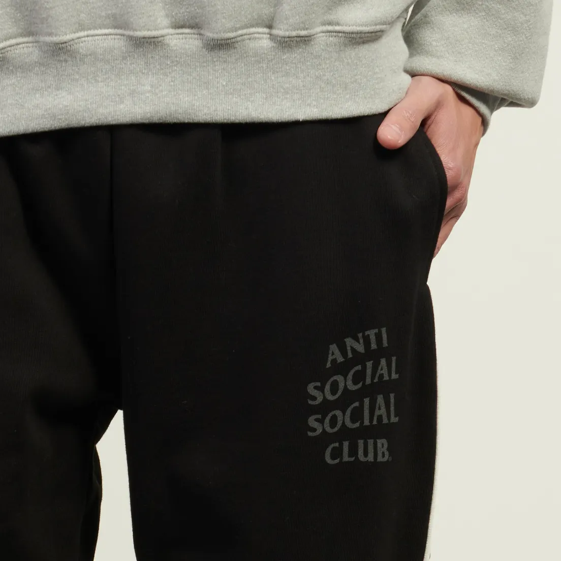 Anti Social Social Club Мужские брюки Studded Mind Games