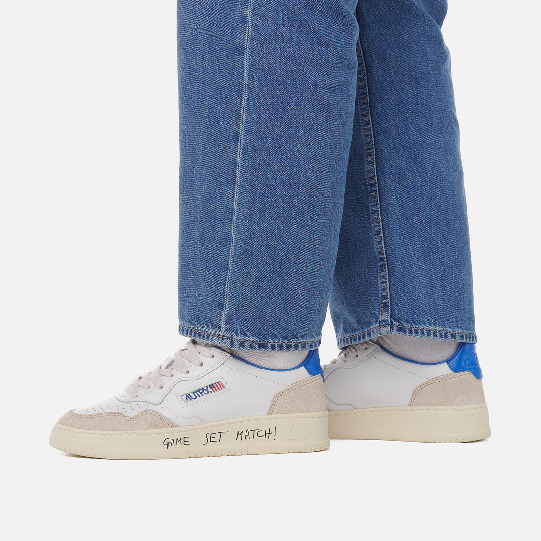Autry Женские кроссовки Medalist Low Lettering Suede