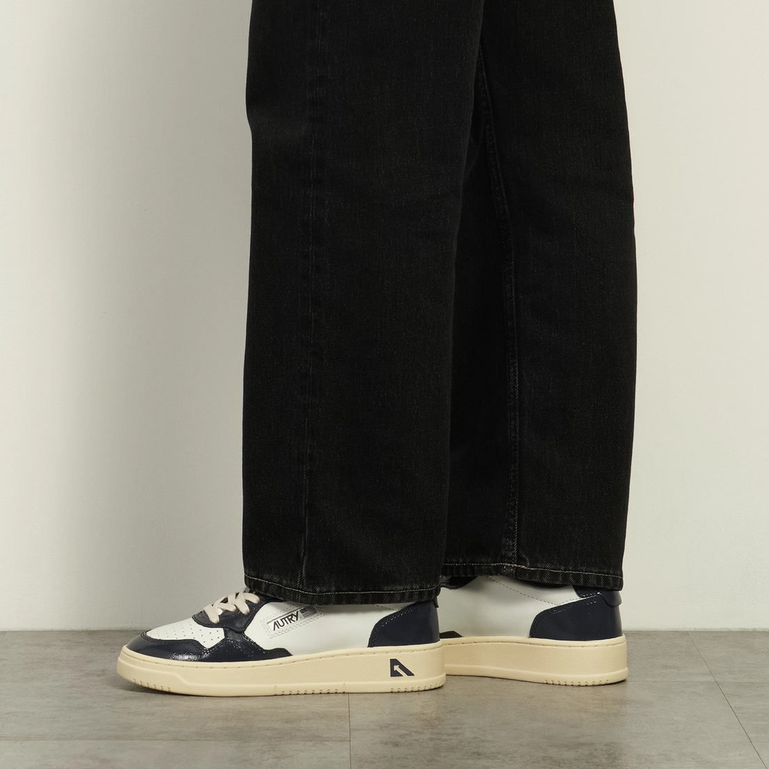 Autry Женские кроссовки Medalist Low