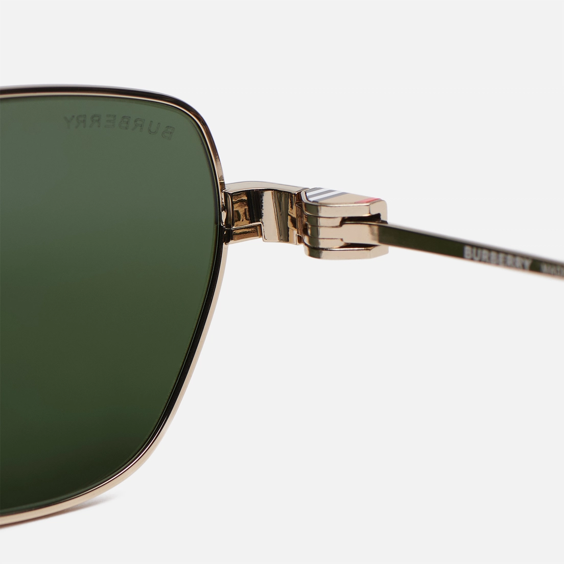 Burberry Солнцезащитные очки BE3146